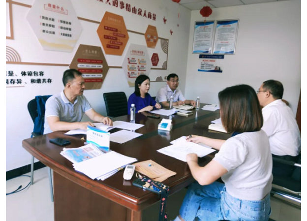 扬州市金融监管局赴挂包社区开展志愿服务调研会商活动