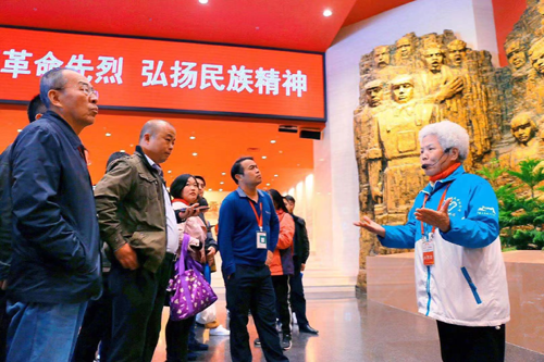 “银发奶奶”郭秀芝：抗战纪念馆的义务讲解员，热衷公益的听障人