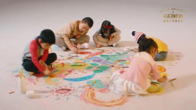 每日鲜语携手汤唯和自闭症孩子，共绘兔年缤纷与希望