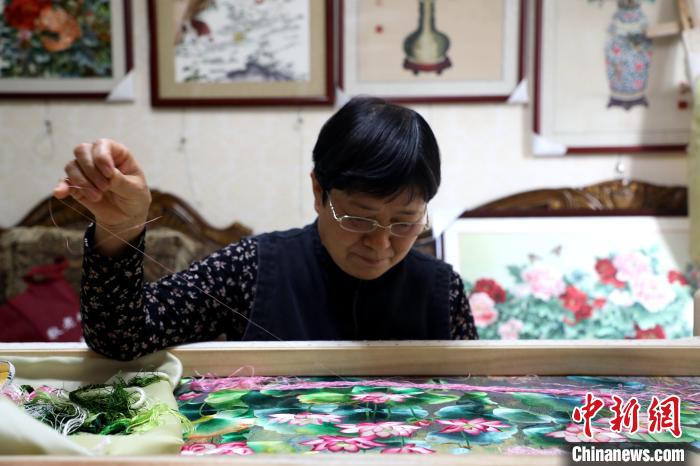 让更多年轻人爱上京绣 河北京绣手艺人40年愿做播种人